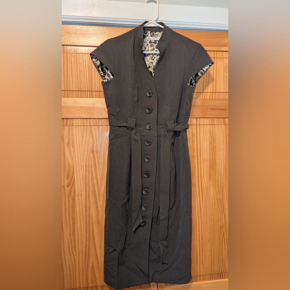 Sandra Darren Elegant Army Green Midi Dress with Button Accents